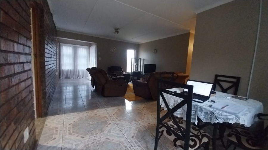 5 Bedroom Property for Sale in Sunnyridge Ext 3 Eastern Cape